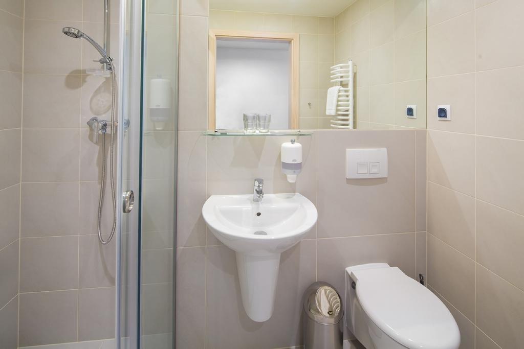 Automobil Hotel Краків Екстер'єр фото